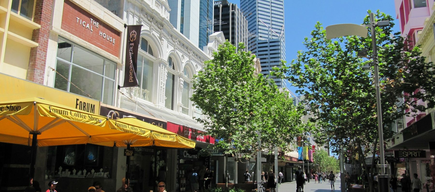 Shopping street scene in Perth